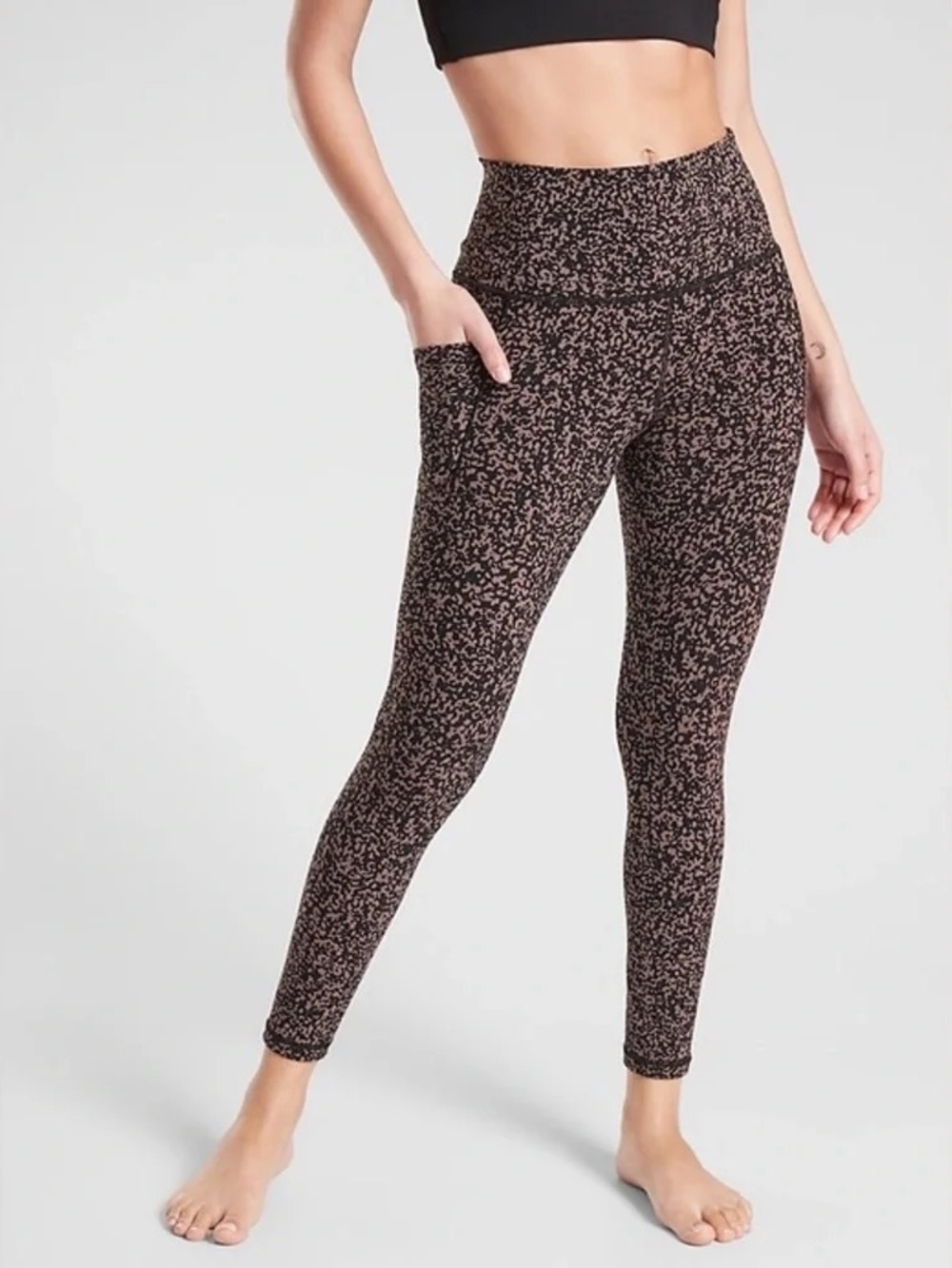 Athleta Salutation Stash Pocket Gravel 7/8 Tight